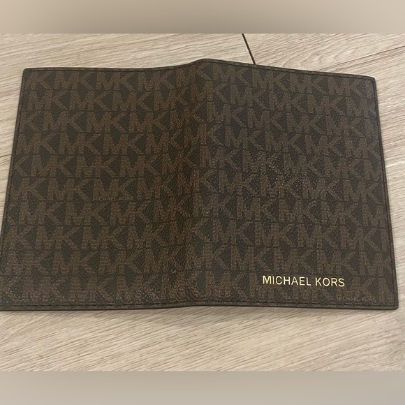 PASSPORT WALLET CASE, Michael Kors Jet Set - Picture 2 of 6